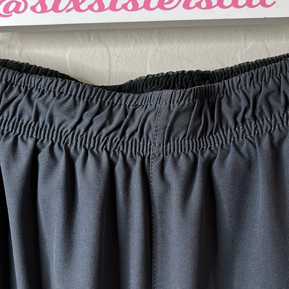 Russell Brand, men’s athletic shorts reflective tape on sides front pockets. MED - Picture 5 of 12